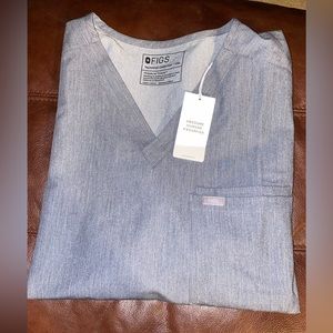 Never worn men’s grey figs scrub top
